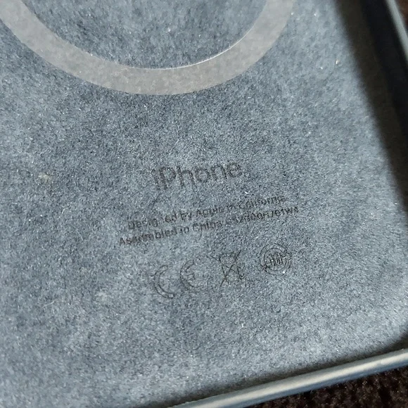 Genuine Apple Blue iPhone 12/12 Pro MagSafe Silicone Case Deep Navy. - Picture 3 of 10